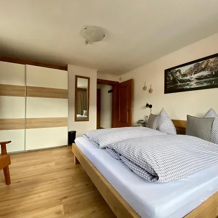 בית הארחה Haus Tirol