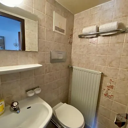 Haus Tirol בית הארחה 3*
