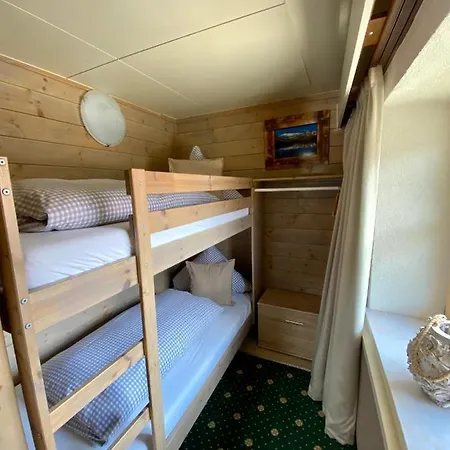 Haus Tirol בית הארחה 3*