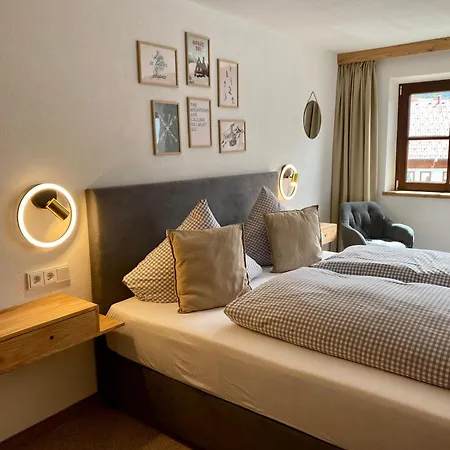 Haus Tirol בית הארחה 3*