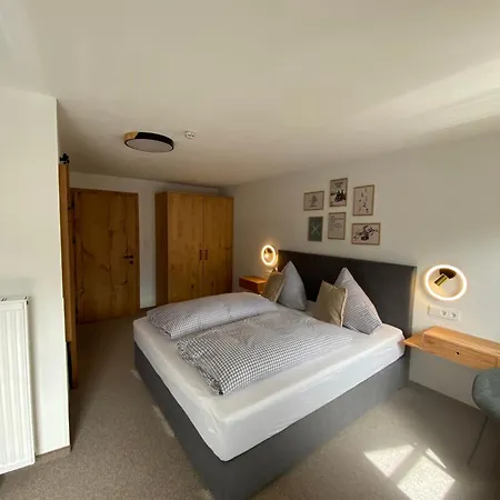 Haus Tirol 게스트하우스 에르발트