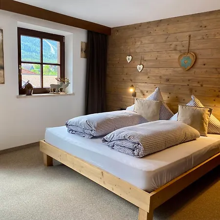 Haus Tirol Guest house *
